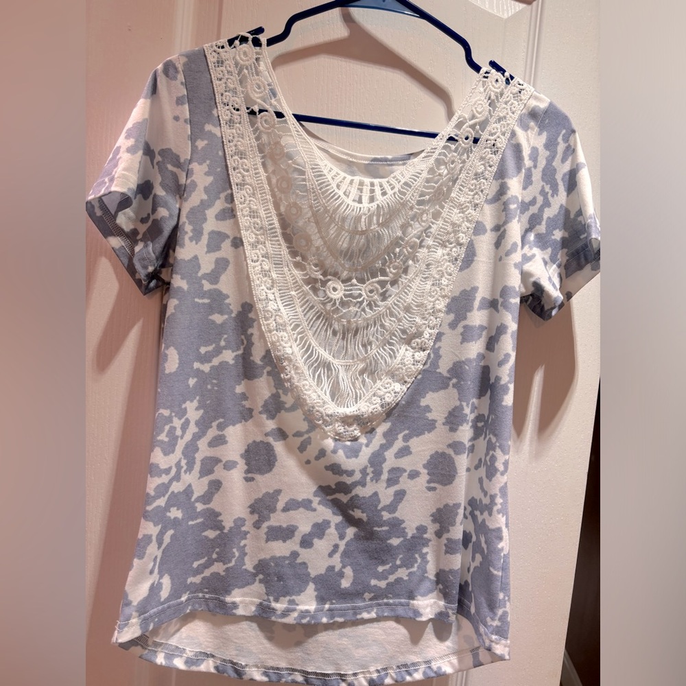 Boutique lace back shirt